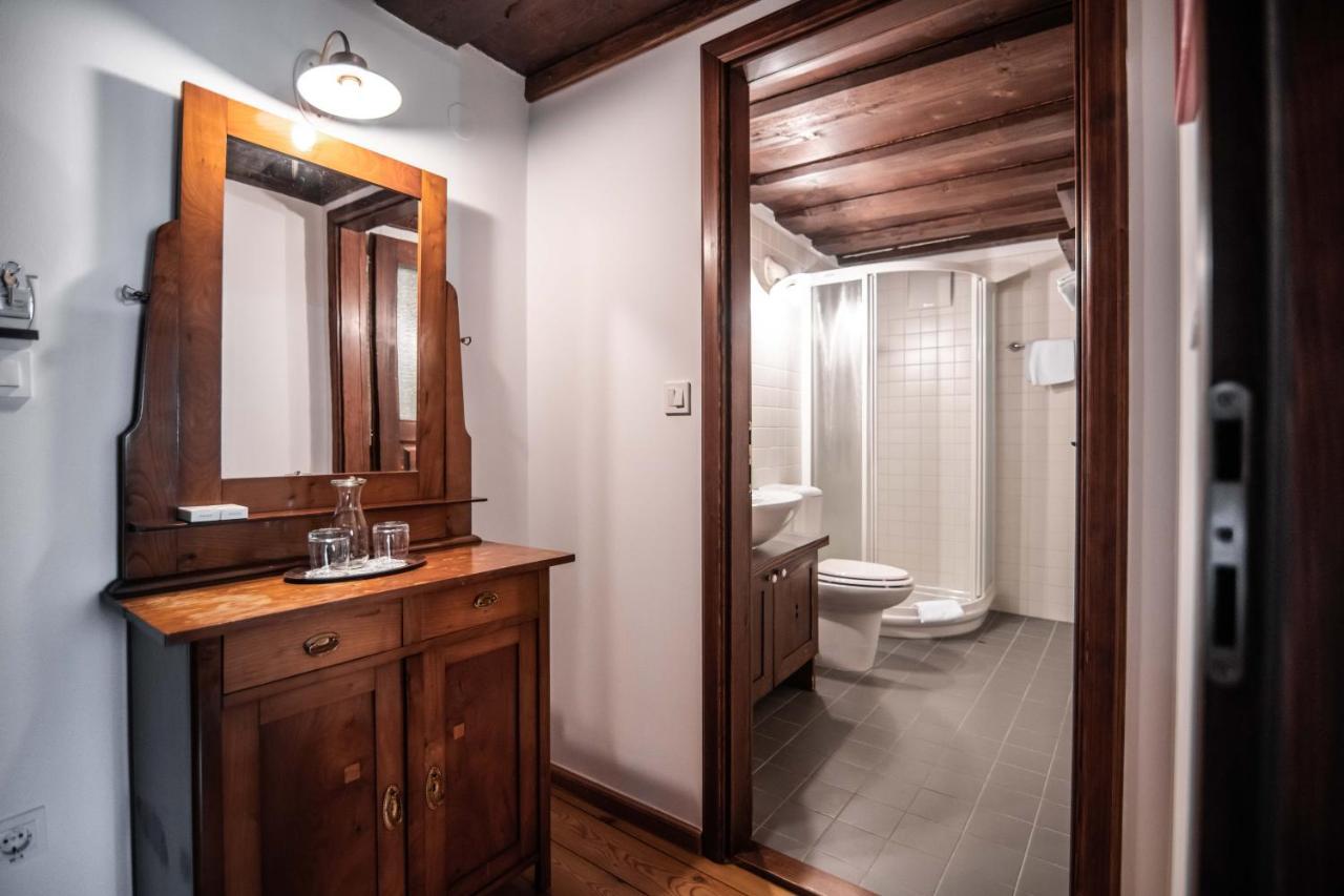 Hotel Dvor Jezersek Brnik 서클리예나고렌스켐 외부 사진
